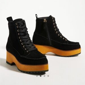 NWOT Kelsi Dagger Brooklyn Whip Clog Booties
